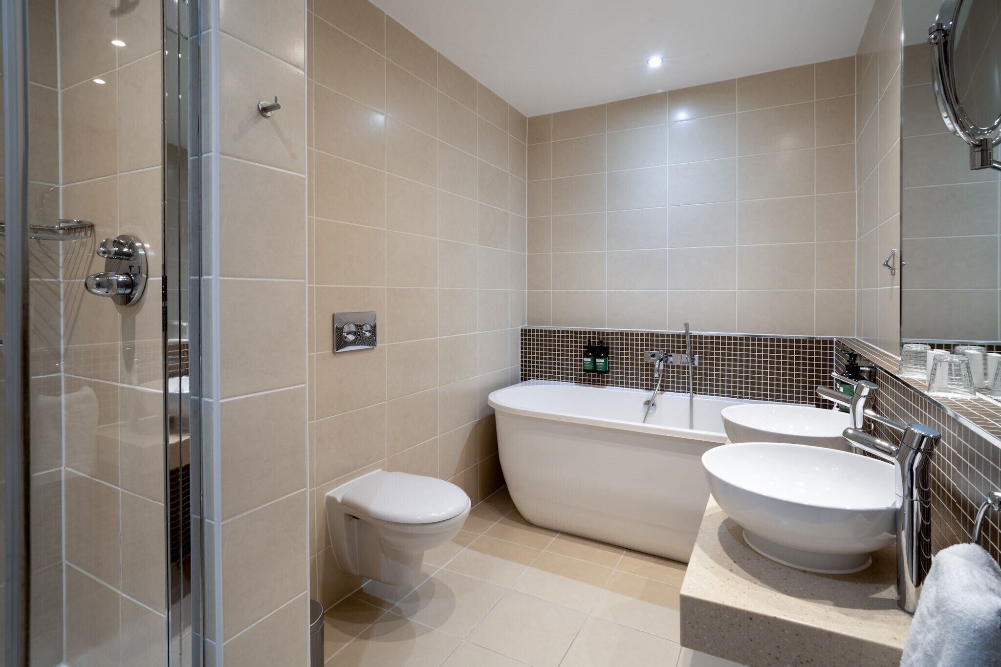 패밀리룸 | 욕실 | 친환경 세면용품, 헤어드라이어, 타월