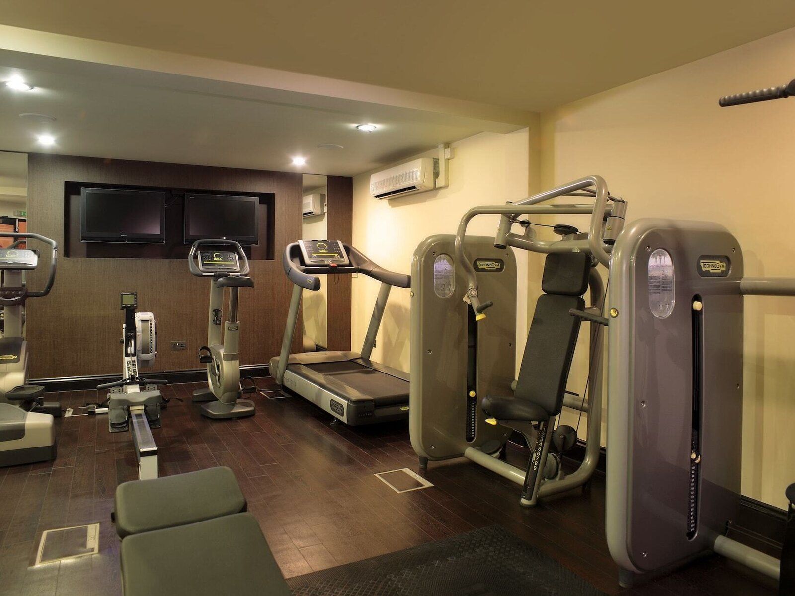 Photo - Elite Venue Selection Felbridge - Gatwick