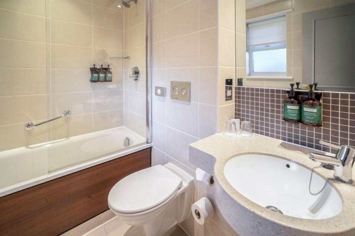 Bathroom | Eco-friendly toiletries, hair dryer, towels