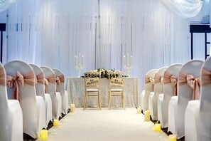 Indoor wedding - Felbridge Gatwick Hotel & Spa (East Grinstead)