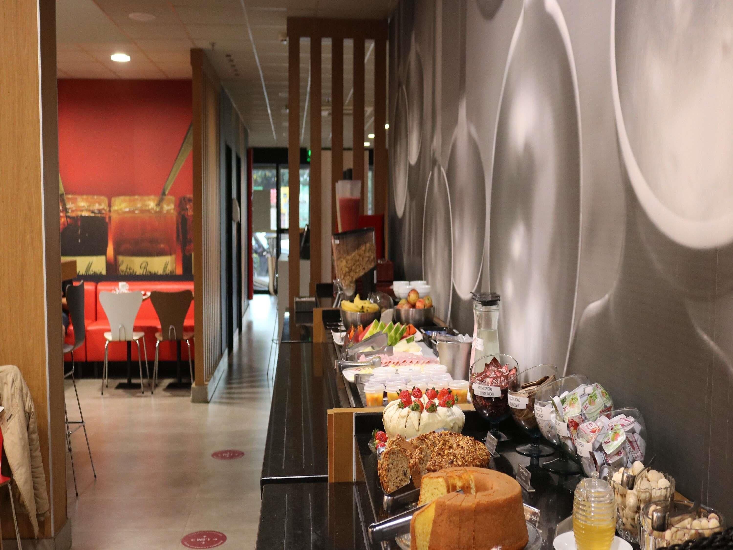 Daily full breakfast (BRL 40 per person)