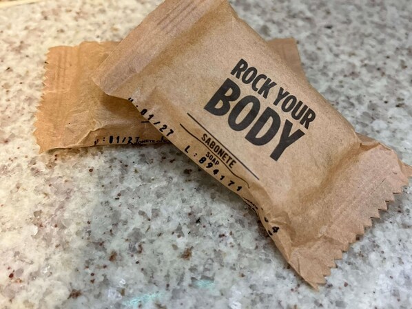 A brown paper bag with the text "ROCK YOUR BODY" and "SABONETE SOAP" printed on it. - ibis Catalao (Catalao)