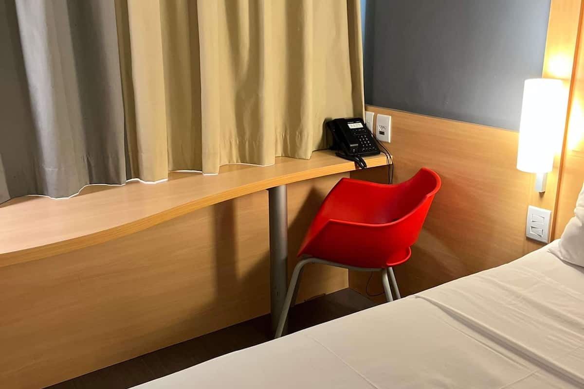 Minibar, escriptori, cortines opaques i habitacions insonoritzades