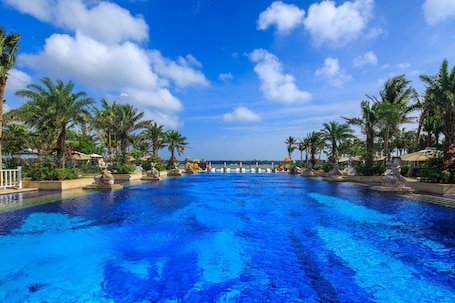 Outdoor pool, sun loungers, lifeguards on site