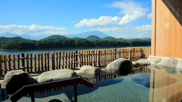 套房 (Open-air Bath) | 浴室 | 独立的浴缸和淋浴、泉水浴缸、免费洗浴用品、坐浴桶