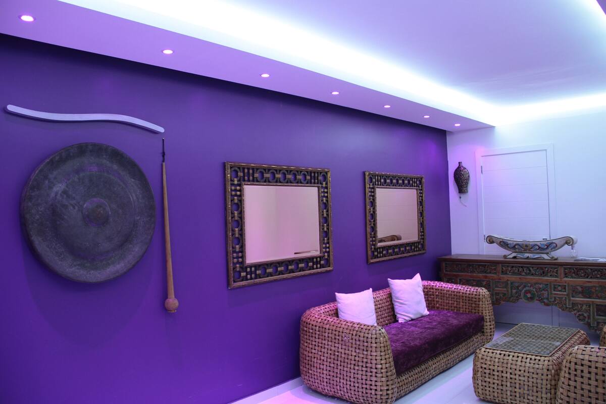 deluxe room | living room | 42-inch lcd tv with satellite channels, tv