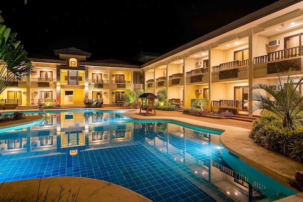 Outdoor pool, pool umbrellas, sun loungers
