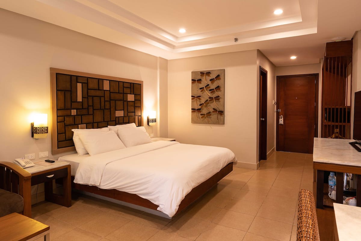1 bedroom, in-room safe, desk, blackout curtains