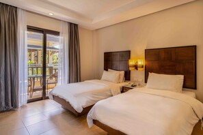 高級雙床房, 2 張單人床, 非吸煙房, 泳池景 | 房內夾萬、書桌、遮光窗簾/窗簾、隔音