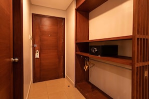 Deluxe Room, 1 Bedroom, Pool View | 1 bedroom, in-room safe, desk, blackout drapes