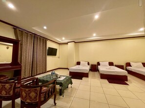 Habitación triple | Escritorio y wifi gratis