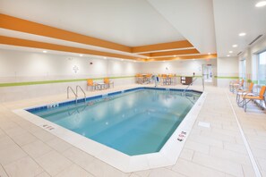 Indoor pool - Holiday Inn Express & Suites Indianapolis NE - Noblesville by IHG (Noblesville)