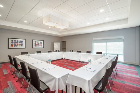 Holiday Inn Express Suites Indianapolis NE Noblesville, an IHG Hotel - Image 41