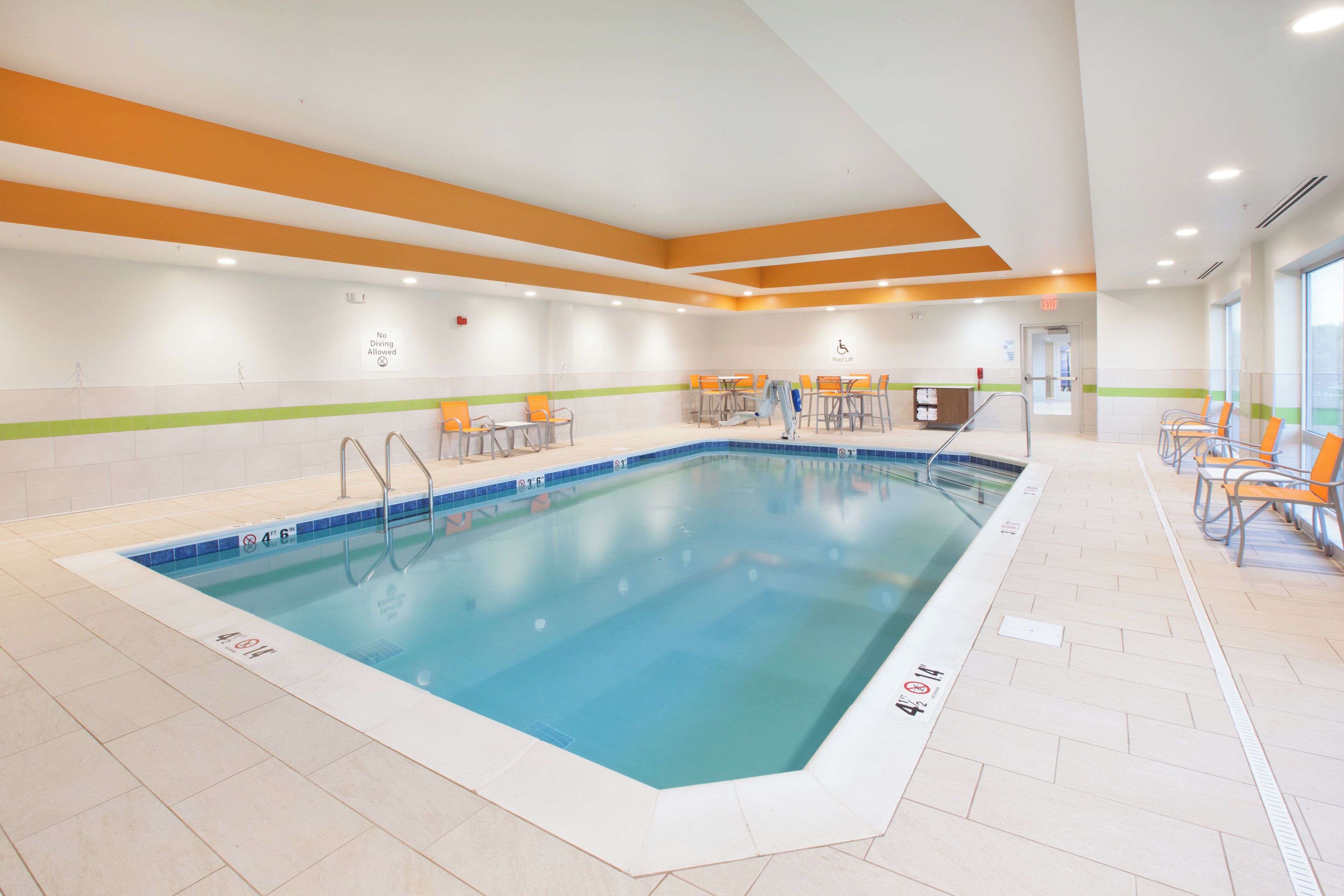 Una piscina cubierta