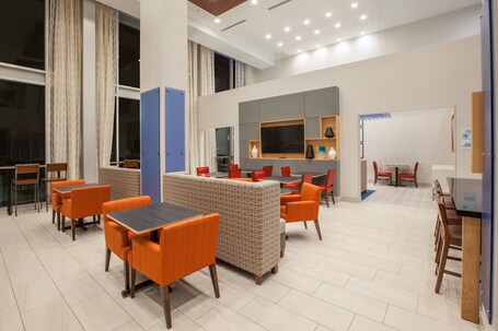 Holiday Inn Express Suites Indianapolis NE Noblesville, an IHG Hotel - Image 37