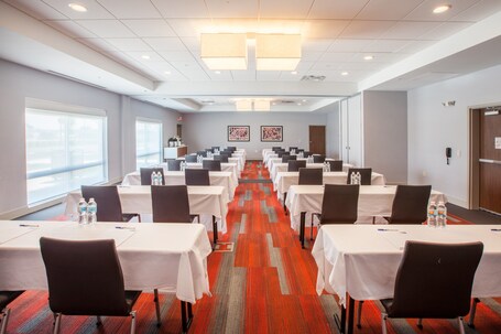 Holiday Inn Express Suites Indianapolis NE Noblesville, an IHG Hotel - Image 40