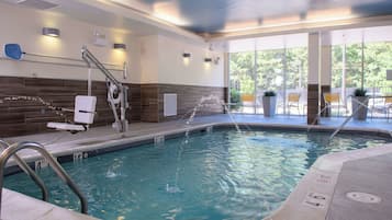 Indendørs pool