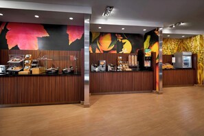 Free daily buffet breakfast - Fairfield Inn & Suites by Marriott Alexandria (Alexandria)
