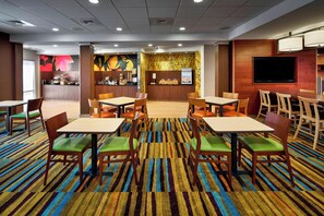 Restaurant - Fairfield Inn & Suites by Marriott Alexandria (Alexandria)
