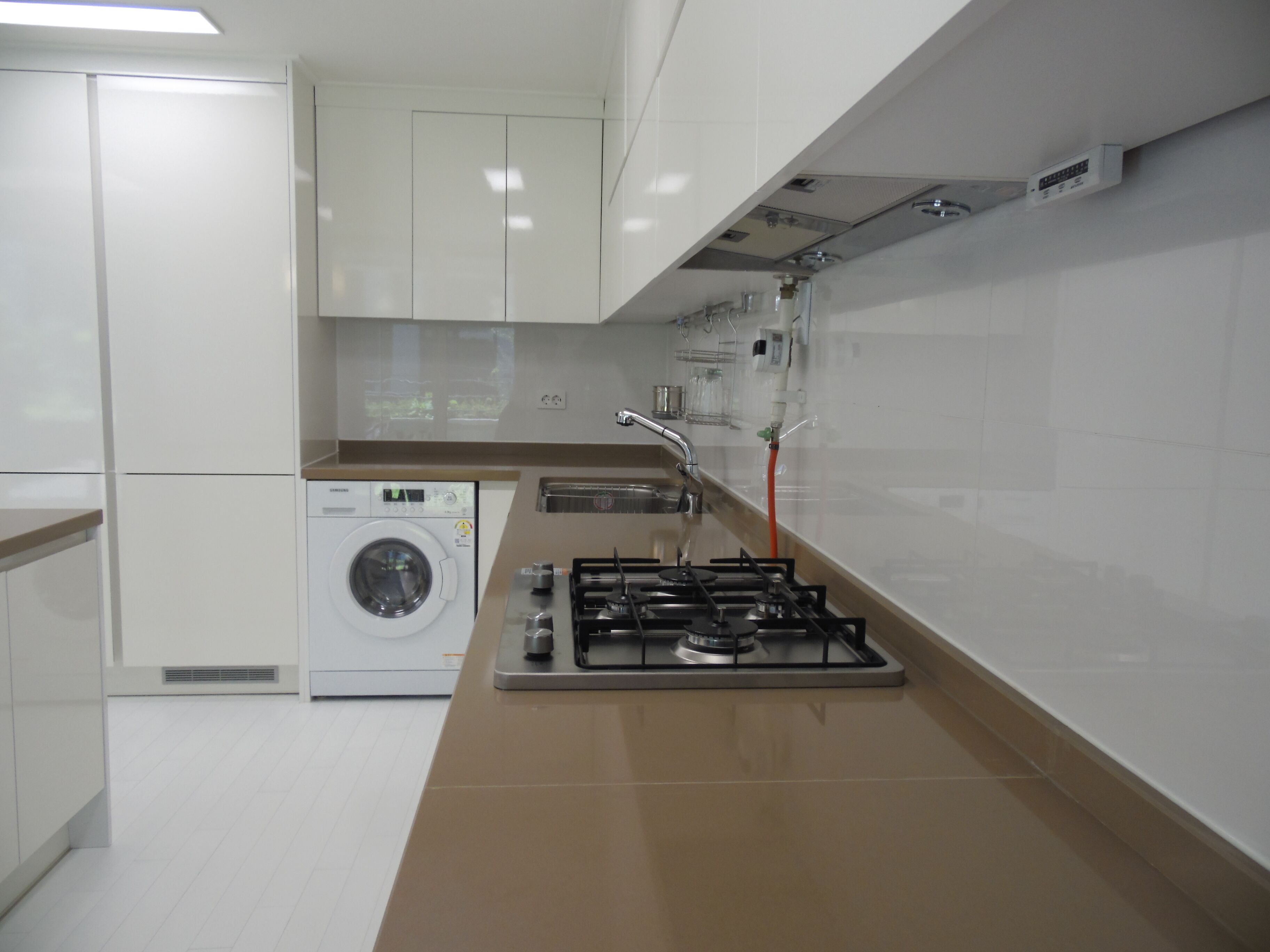 full-sized fridge, microwave, oven, electric kettle