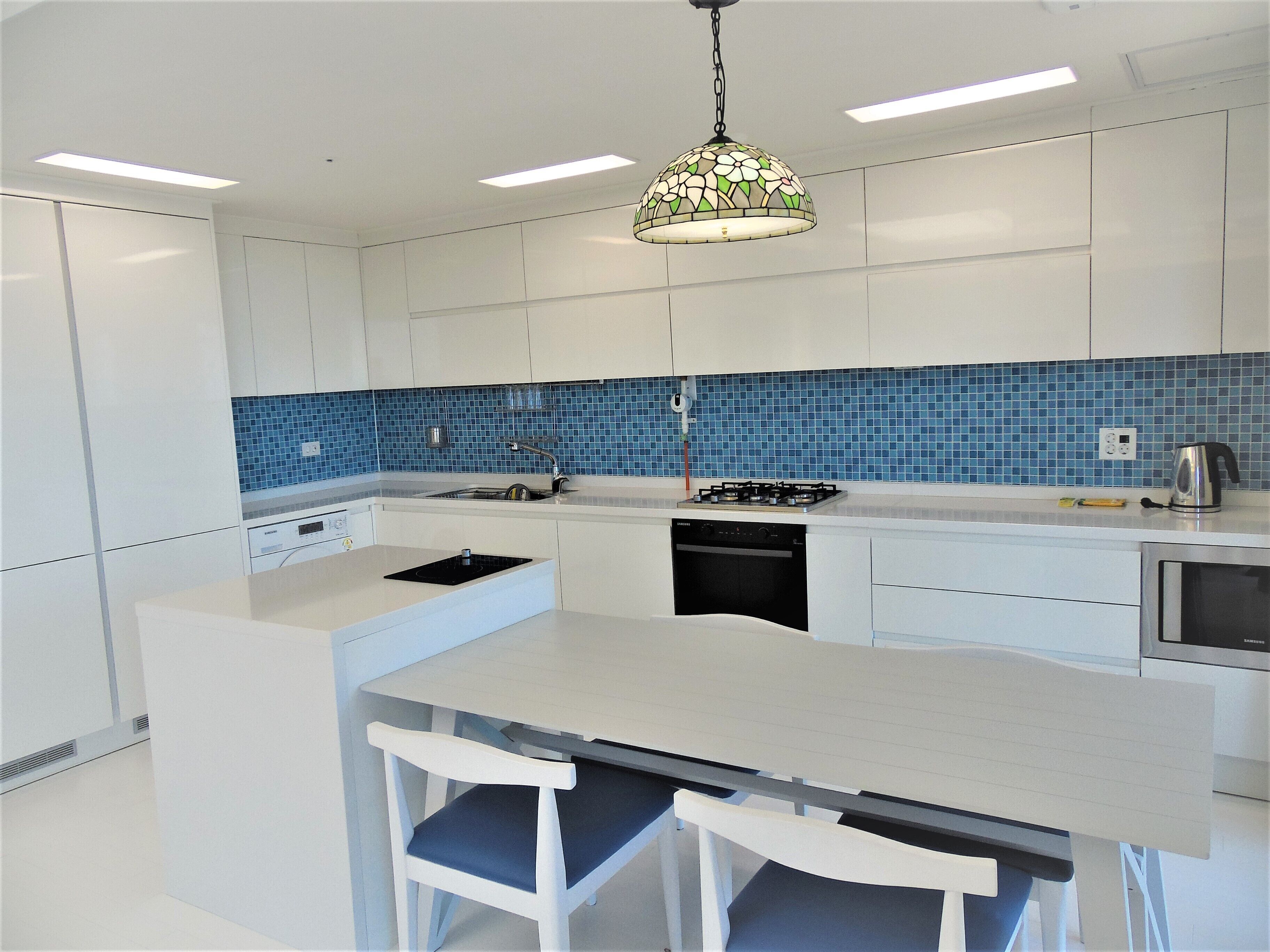 flat-screen tv, heated floors