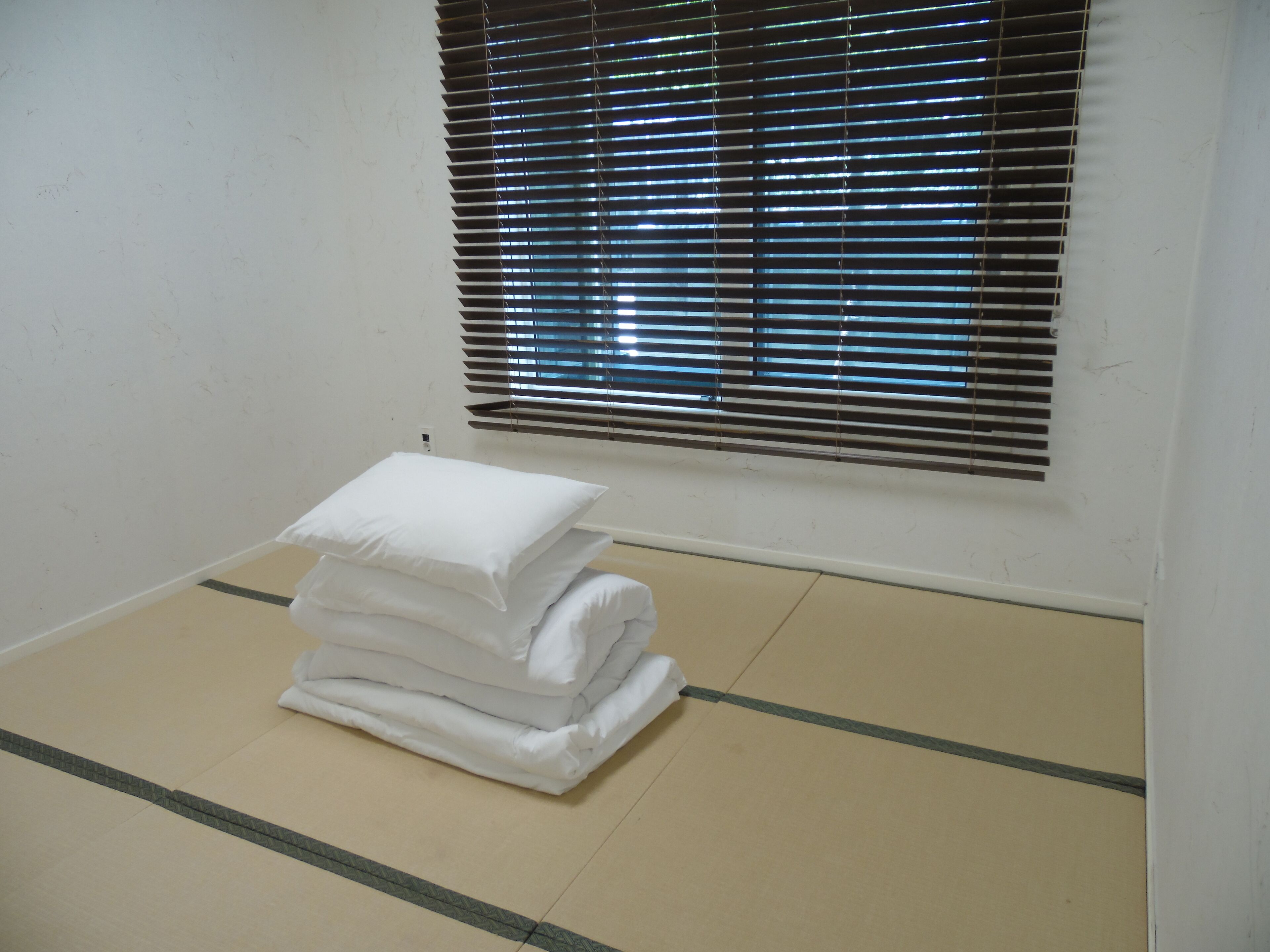 premium bedding, in-room safe, free wifi