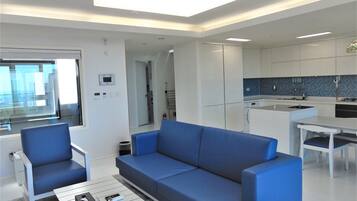 Flat-screen TV, heated floors
