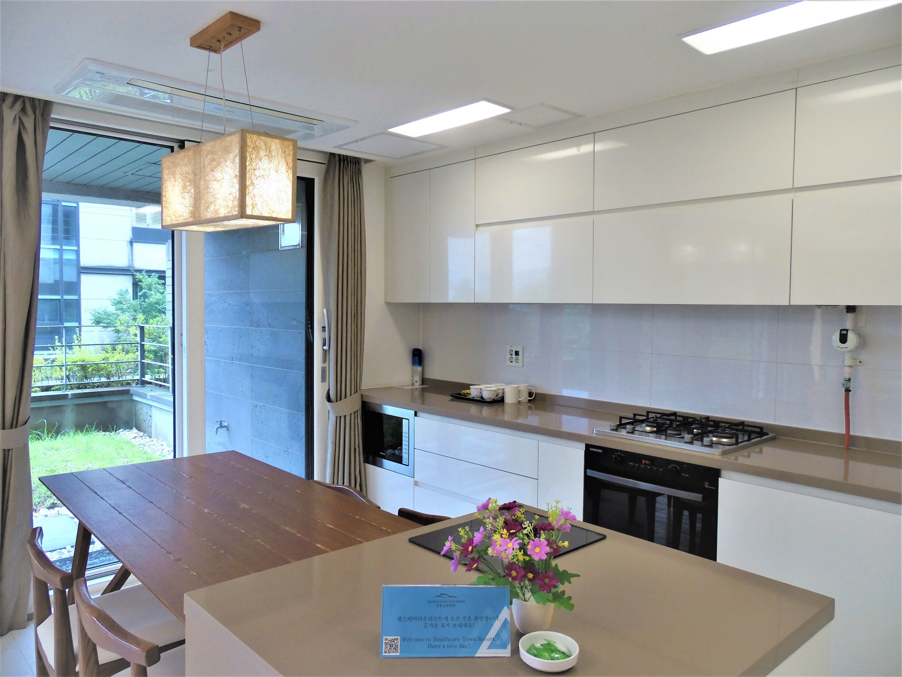 Suite Royal, 1 cama de matrimonio | Cocina privada | Frigorífico grande, microondas, horno y hervidor eléctrico