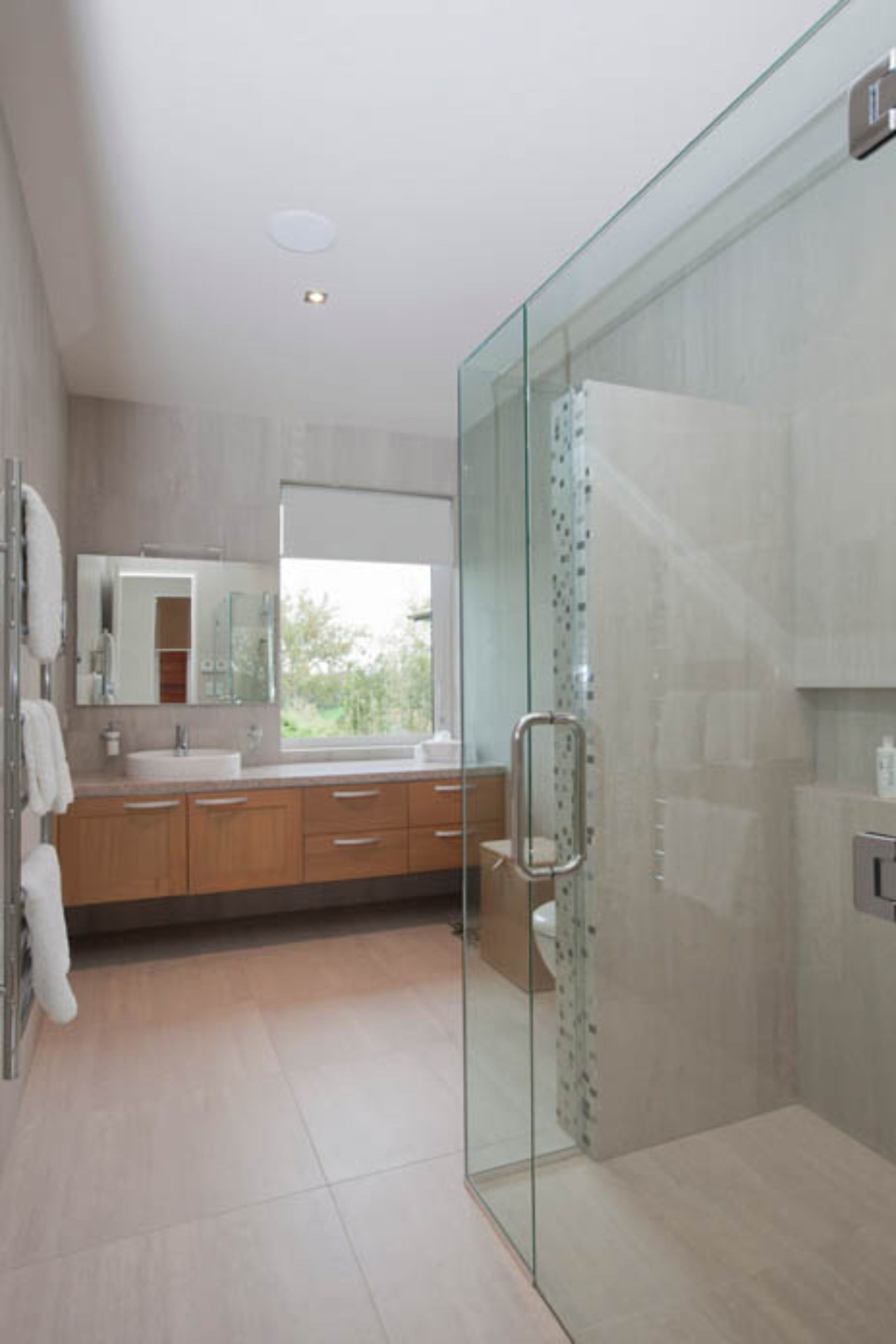 Shower, rainfall showerhead, free toiletries, hair dryer