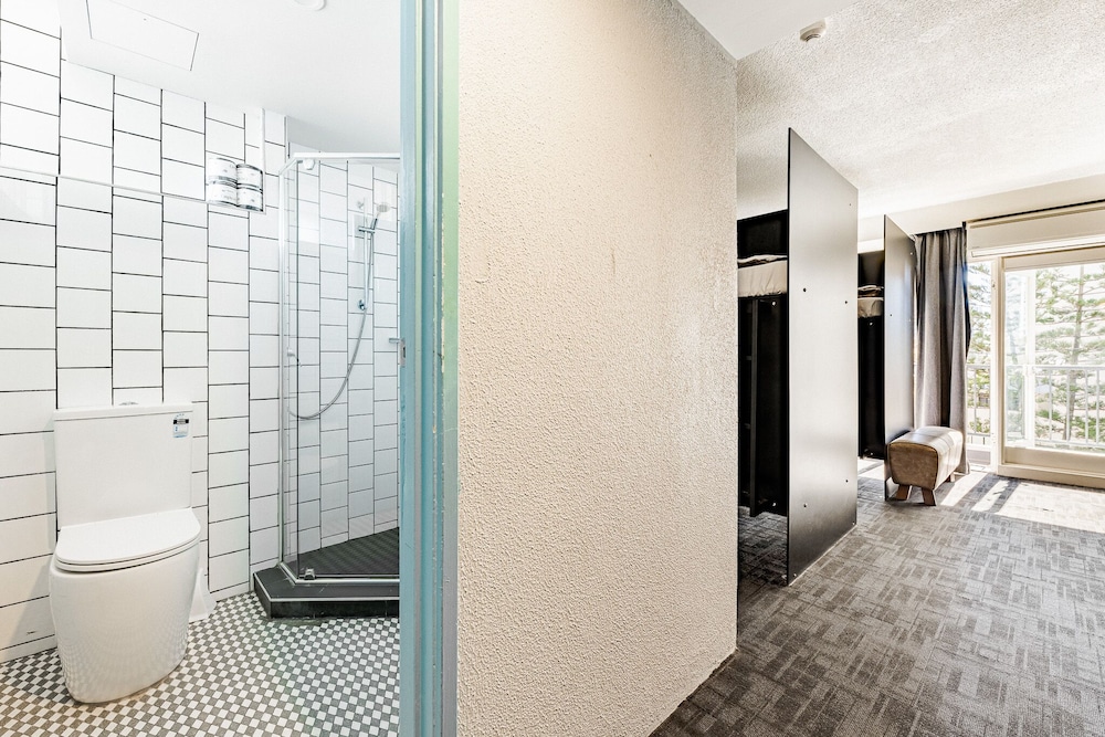 Bunk Surfers Paradise by null