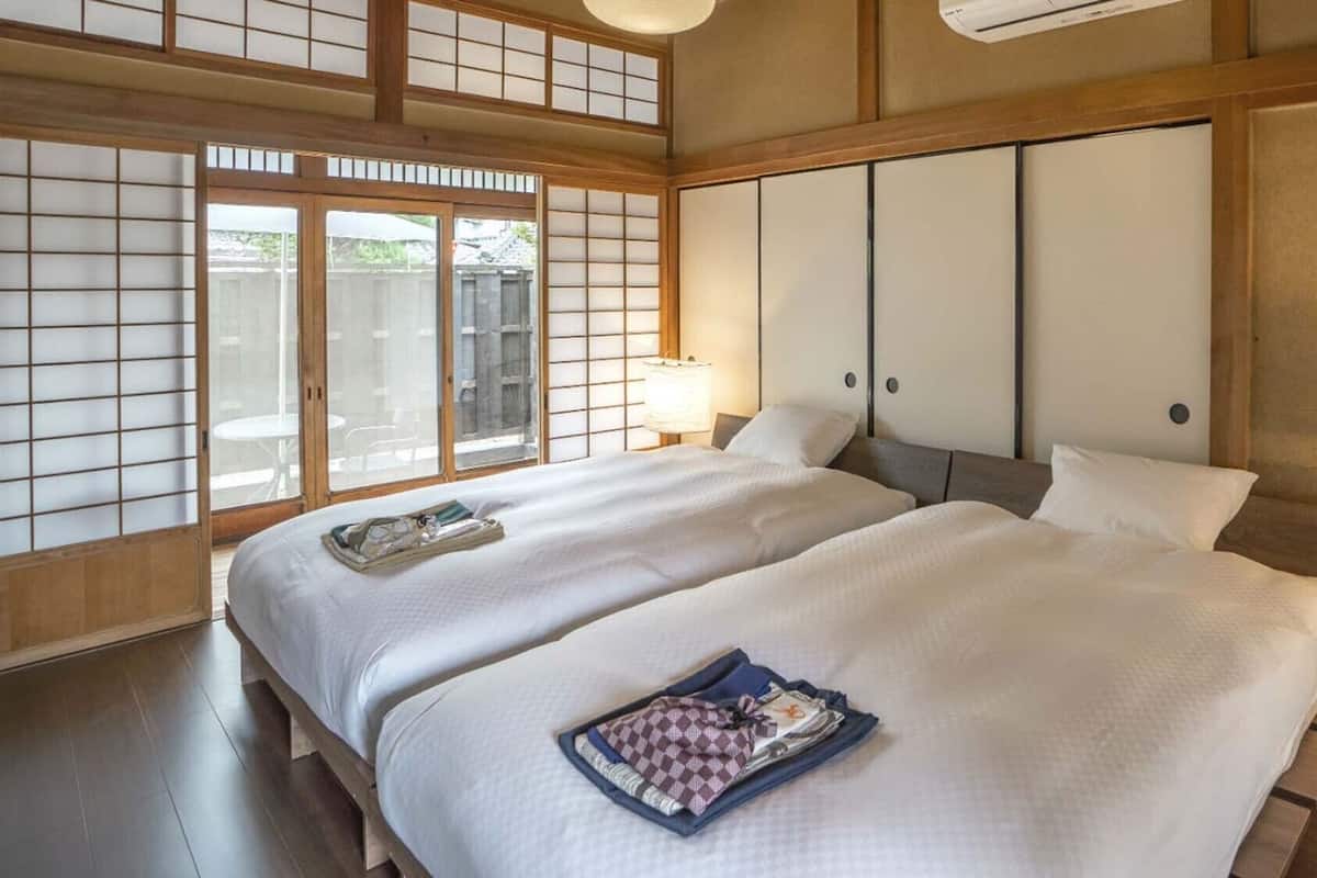 Ropa de cama de alta calidad y minibar (con algunos artículos gratuitos)