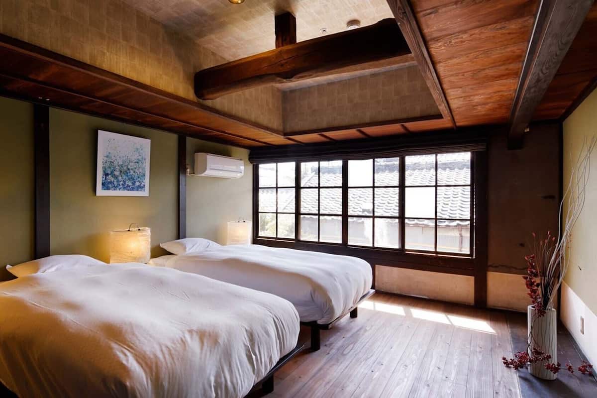 Ropa de cama de alta calidad y minibar (con algunos artículos gratuitos)