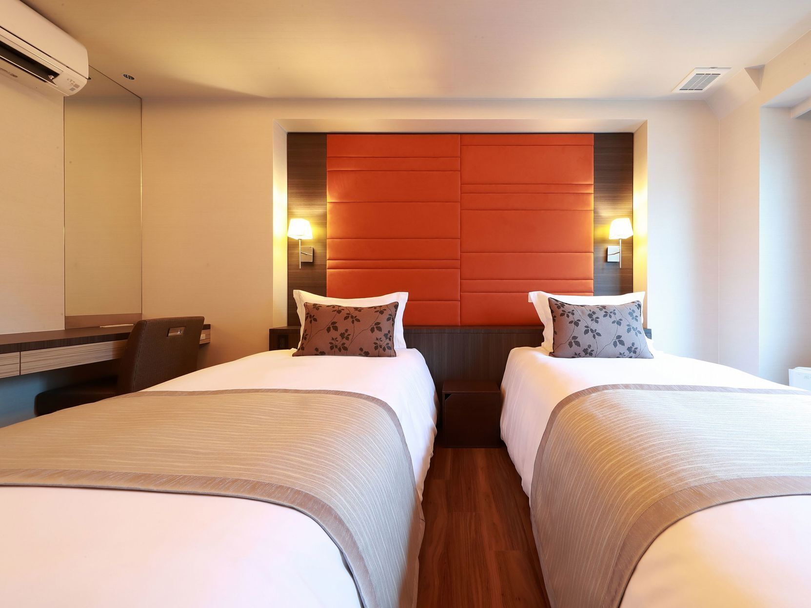 In-room safe, free WiFi, bed sheets