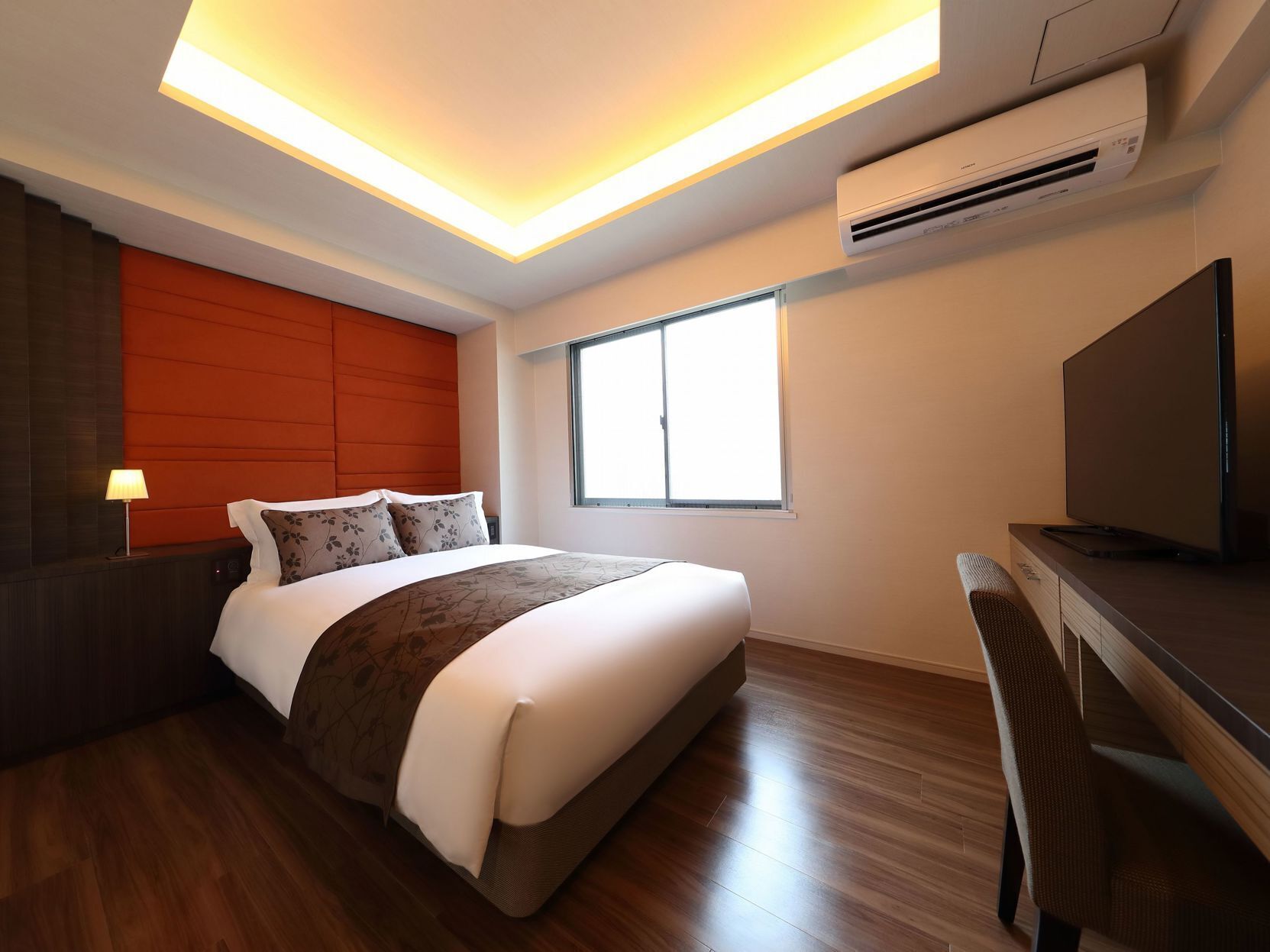 In-room safe, free WiFi, bed sheets