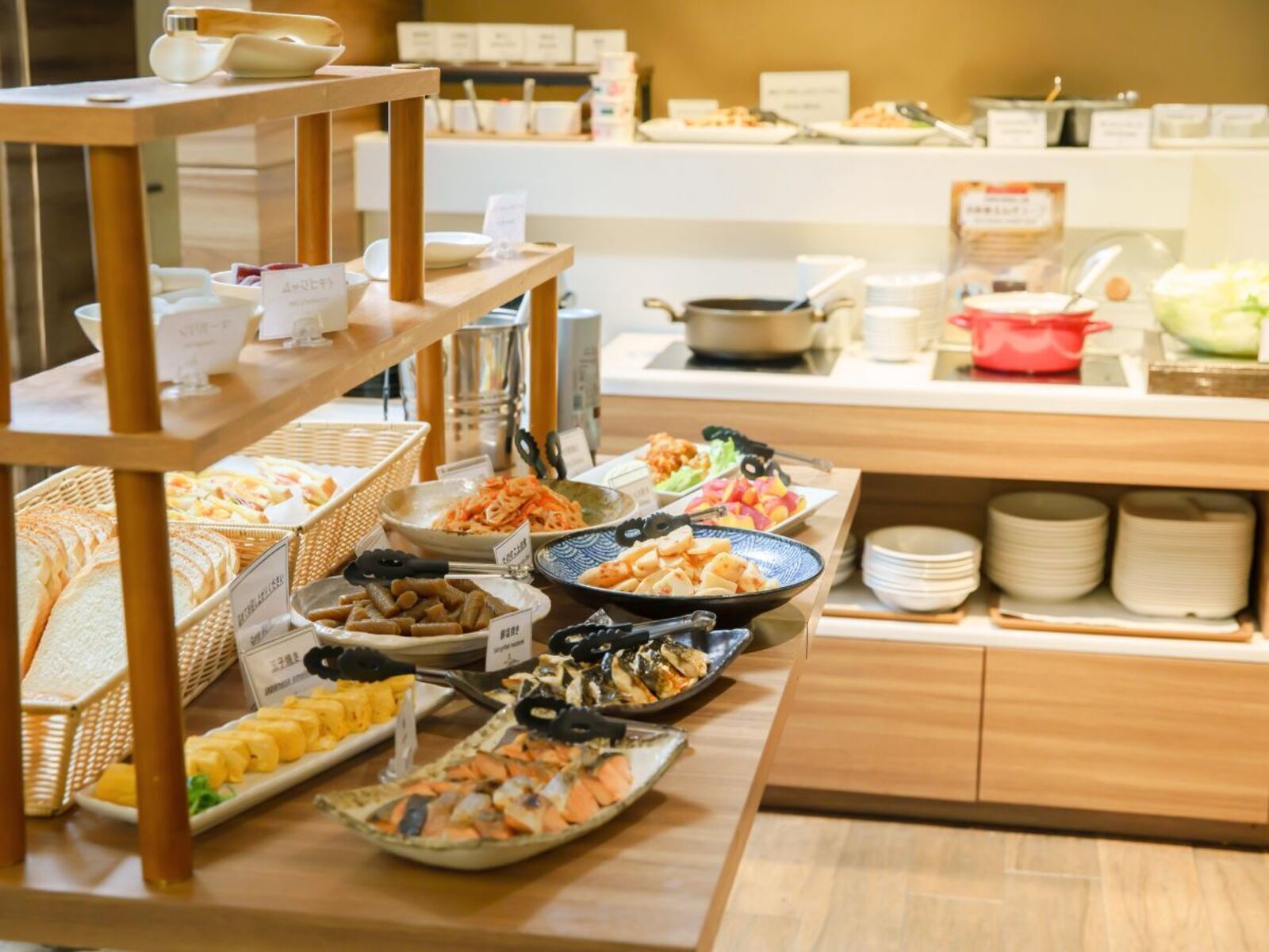Daily continental breakfast (JPY 1500 per person)