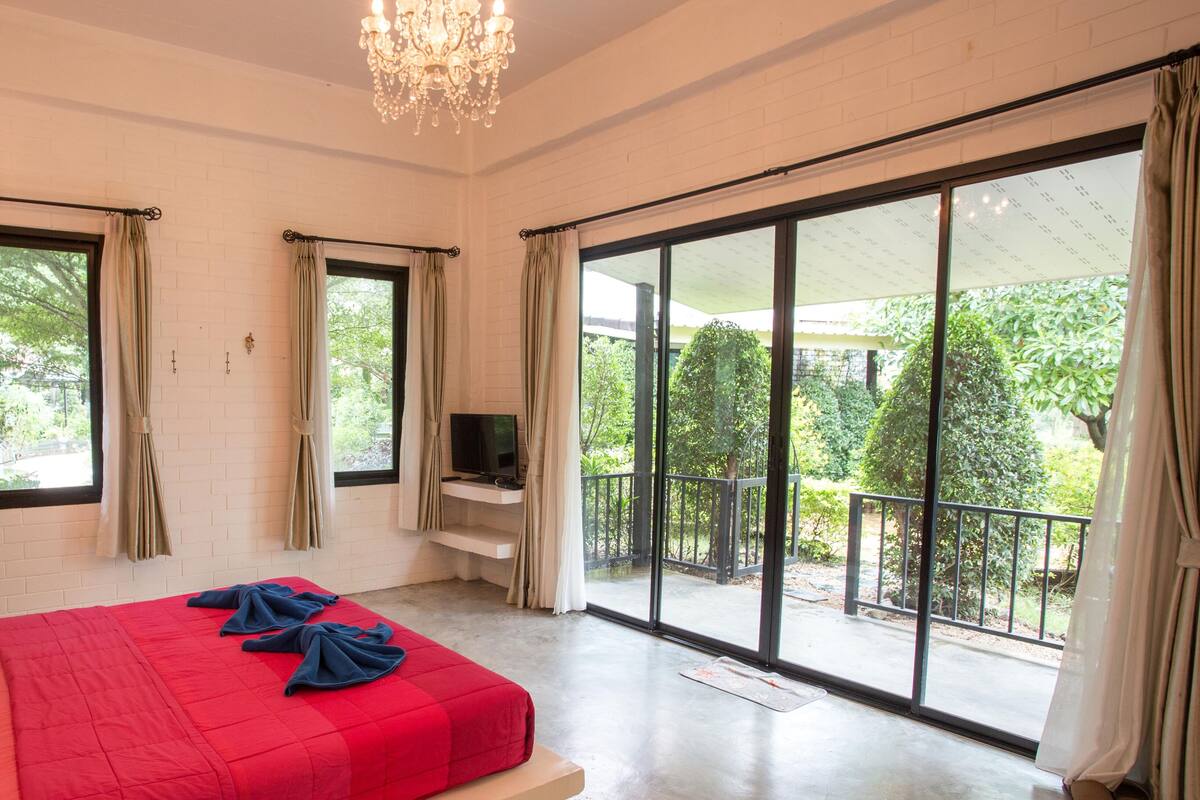 Superior Room | Escrivaninha, Wi-Fi de cortesia, roupa de cama