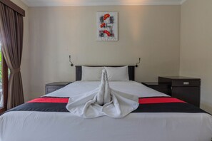 Deluxe Double Room | Premium bedding, in-room safe, individually furnished, desk - Puri Canggu Residence (Canggu)