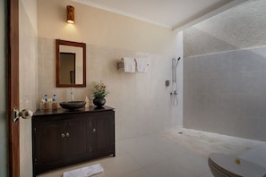 2 Bedrooms Private Pool Villa | Bathroom