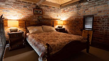 Chambre Double Romantique, 1 grand lit, vue montagne, cÎté montagne | Minibar, décoration personnalisée, ameublement personnalisé
