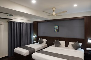 Phòng 3 Deluxe (Non AC) | Bộ đồ giường cao cấp, két bảo mật tại phòng, bàn