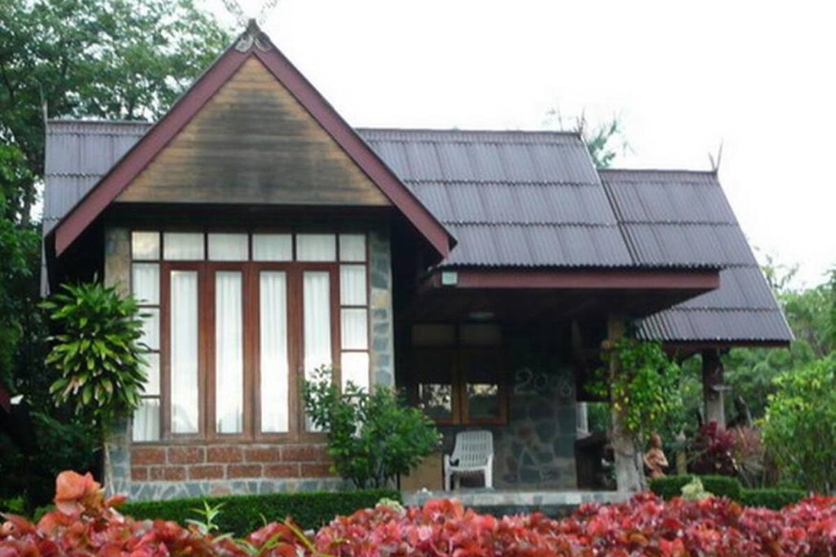Quadruple Fan House | Rollaway beds