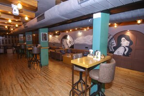 Nightclub - Lytton Hotel (Kolkata)
