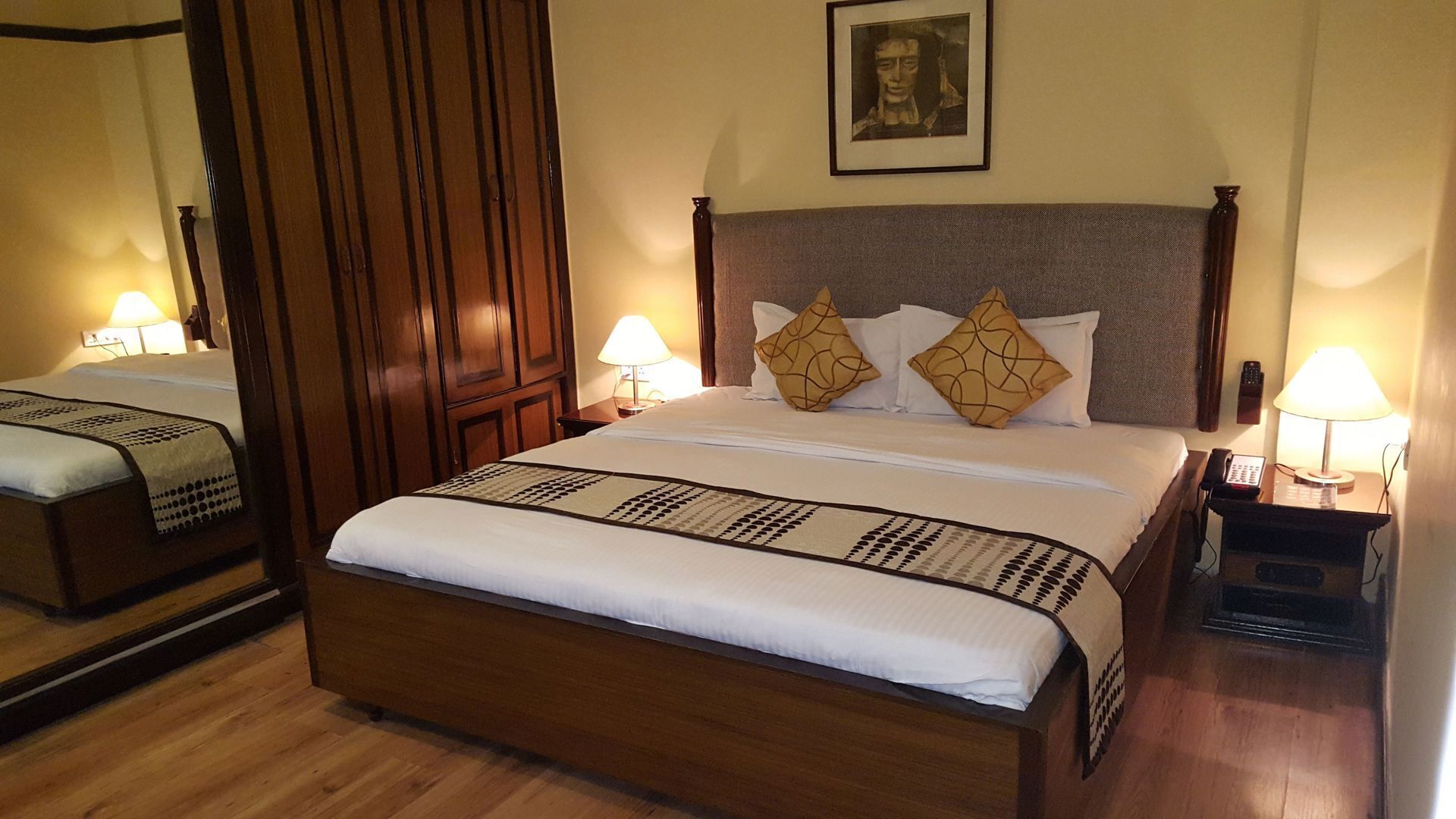 Minibar, in-room safe, desk, iron/ironing board