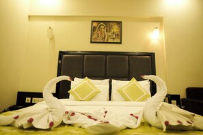 Egyptian cotton sheets, premium bedding, down duvets - Chandra Imperial (Jodhpur)