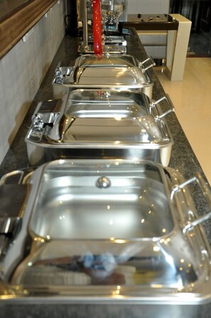 Daily buffet breakfast for a fee - Chandra Imperial (Jodhpur)