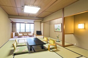 標準客房 (West Wing - Theater Dining-Ai) | 高級寢具、客房內保險箱、書桌、熨斗/熨衣板