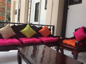 Terrace/patio - 108 Beds Hostel (Si Racha)