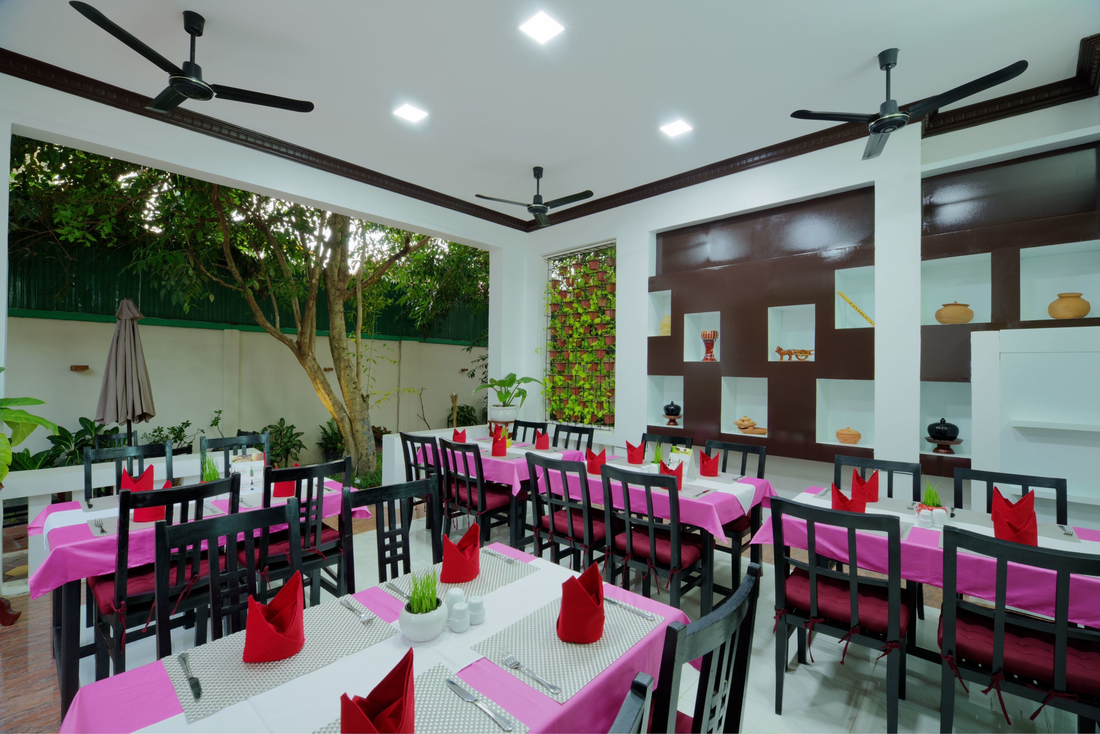 daily english breakfast (usd 6 per person)