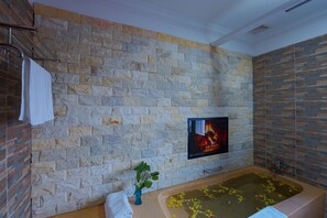 Bồn tắm ngâm