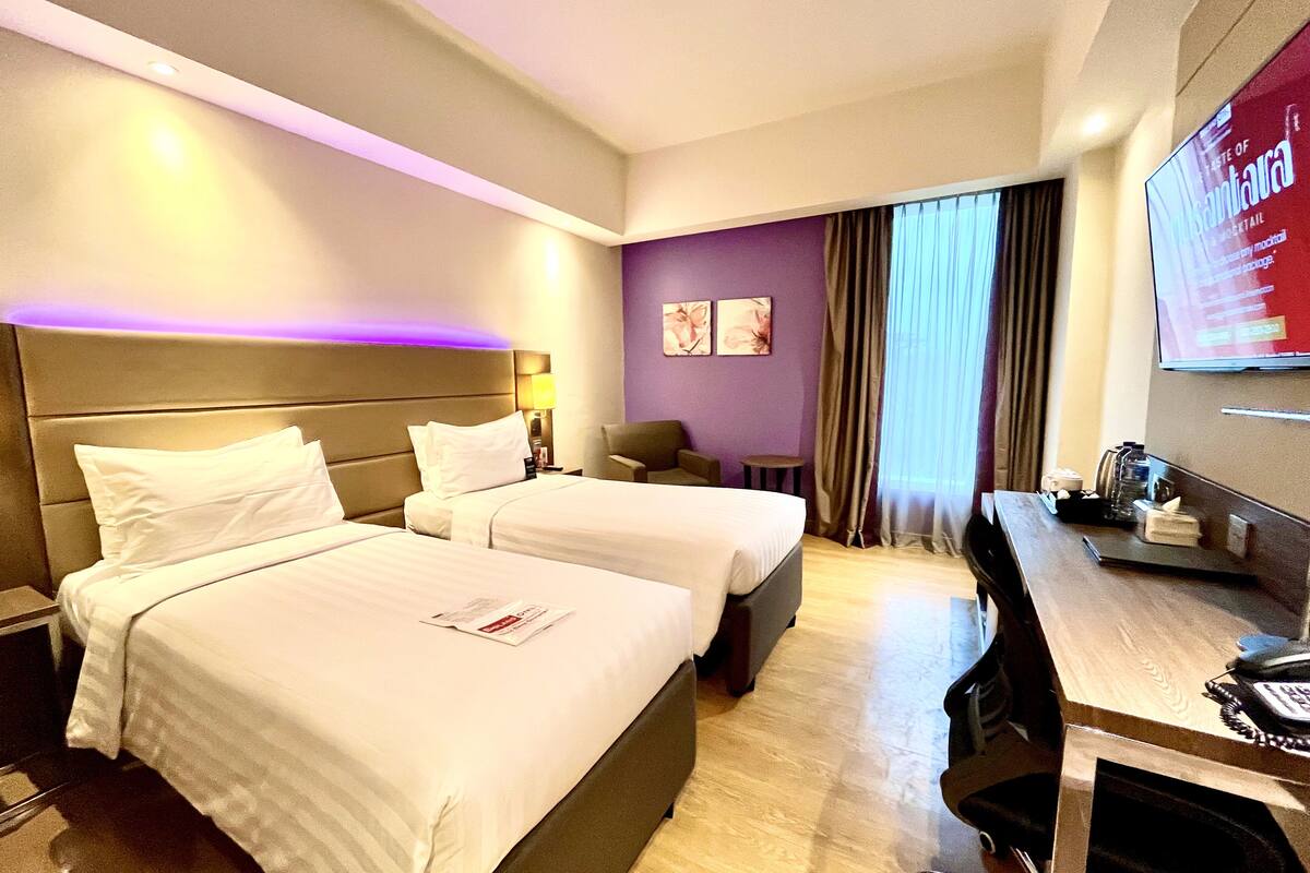 superior room | premium bedding, in-room safe, desk, laptop workspace